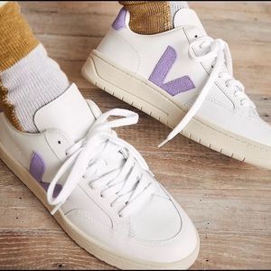 Veja V-12 Sneakers 💜